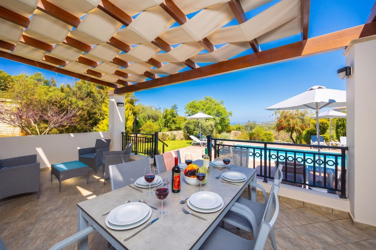Others, Villa Georgia, Crete