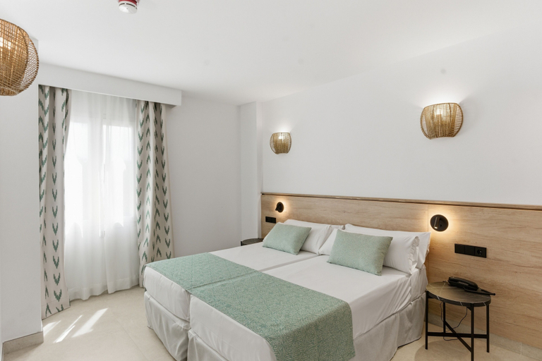 Bedroom 4, Aquasol Aparthotel, Baleares