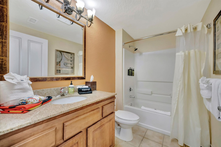 Room 2, Disney-themed With Arcade Gym Pools Hot Tub, Orange