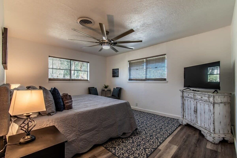 Room 3, Gulfside Getaway Awaits, Nueces