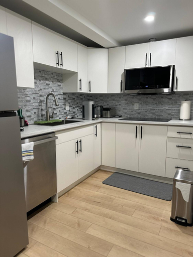 5, Cozy 3BR Suite at Winnipeg South, Division No. 11