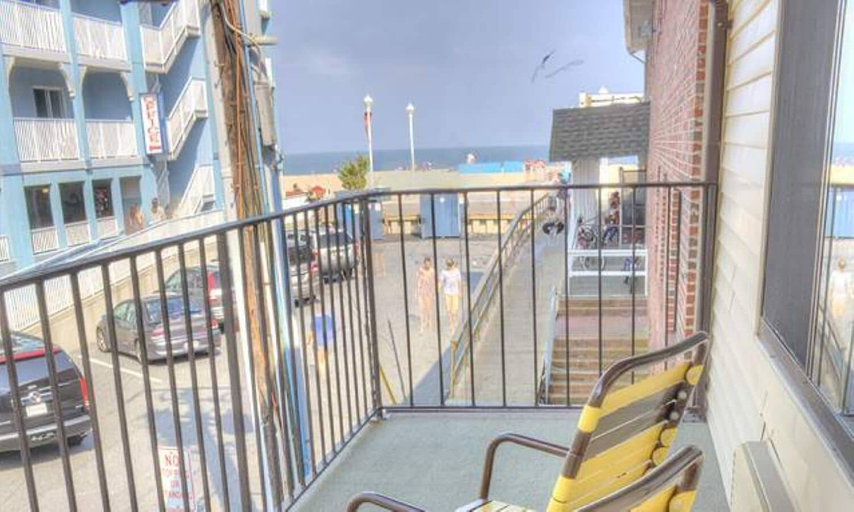 Property grounds, Eden Roc Downtown, Worcester