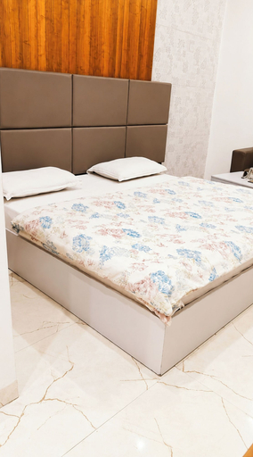 Room 4, Hotel Prem Manor Roorkee, Hardwar