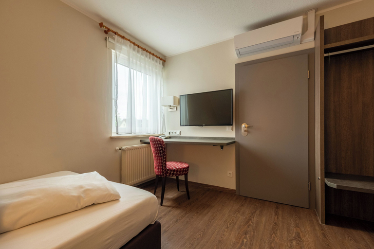 Bedroom 2, Hotel Staffler & Schreiners Restaurant, Dachau