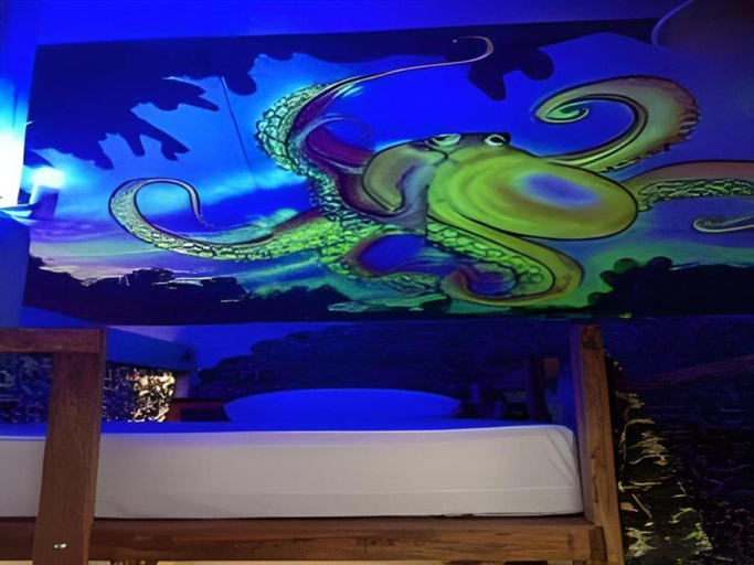Bedroom 4, Peacock Hostel, Ko Lanta