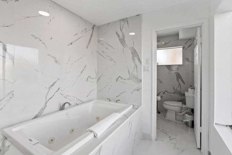 Bathroom 5, Corpus Christi Gem, Nueces