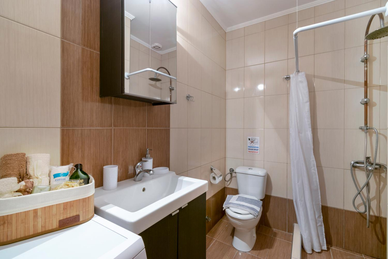 Bathroom 3, Stratos & Magda's Apartments, Central Macedonia