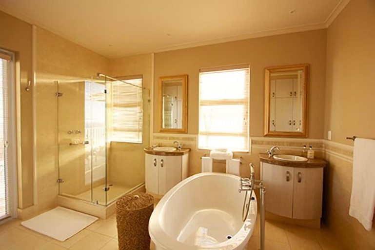 Bathroom, Pinnacle Point Beach & Golf Resort, Eden
