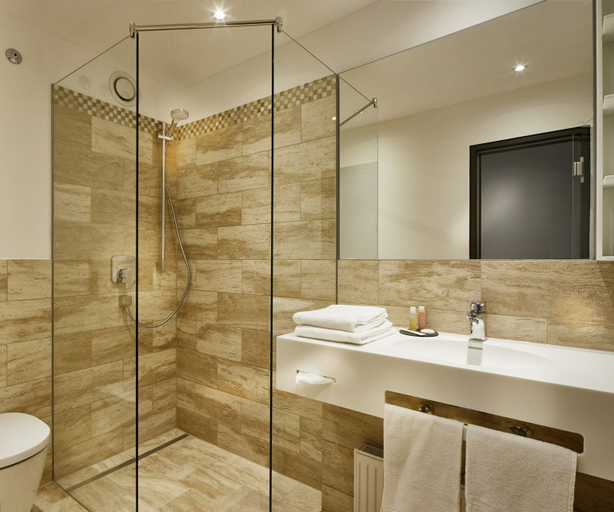 Bathroom 4, ElzLand Hotel Pfauen WELLNESS, SPA & VITALIS HOTEL, Emmendingen