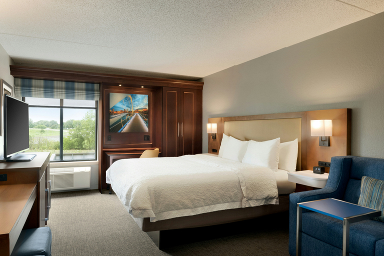 Bedroom 3, Hampton Inn by Hilton West Des Moines Lake Drive, Dallas
