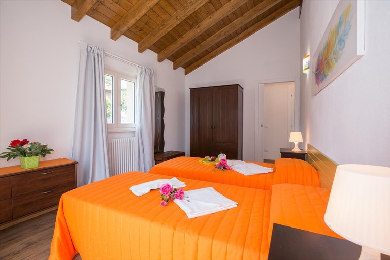 Bedroom 2, Lenno Dolcelago, Como