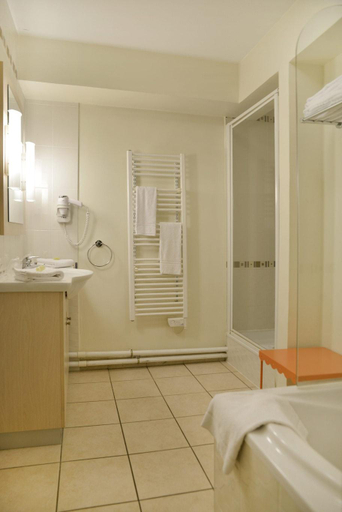 Bathroom, Adonis Divonne-Les-Bains, Ain