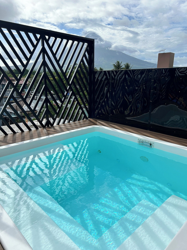 Pool, MAYON LOFT CO-LIVING, Legazpi City
