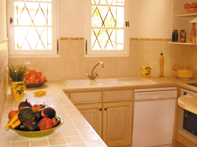 Private kitchen 4, Fayence Provencal House for 4, Var