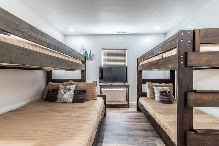 Room 2, Gulfside Getaway Awaits, Nueces