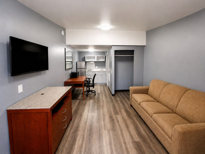 Room 3, Sunwestern Suites, Douglas