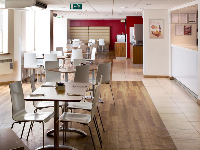Food & Drinks 5, Travelodge Worthing Seafront, West Sussex