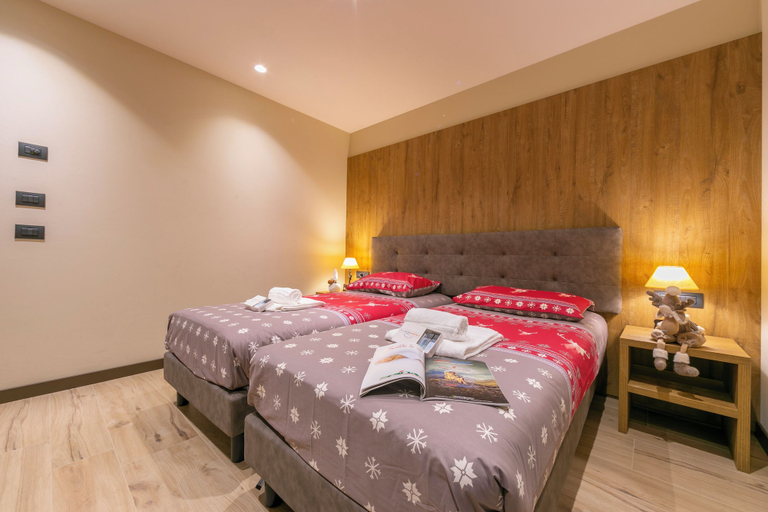 Bedroom 2, Casa Luminosa Ski in -Ski out 100m, Sondrio