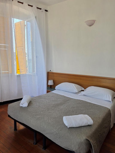 Bedroom 3, Albergo Bandoni, Genova