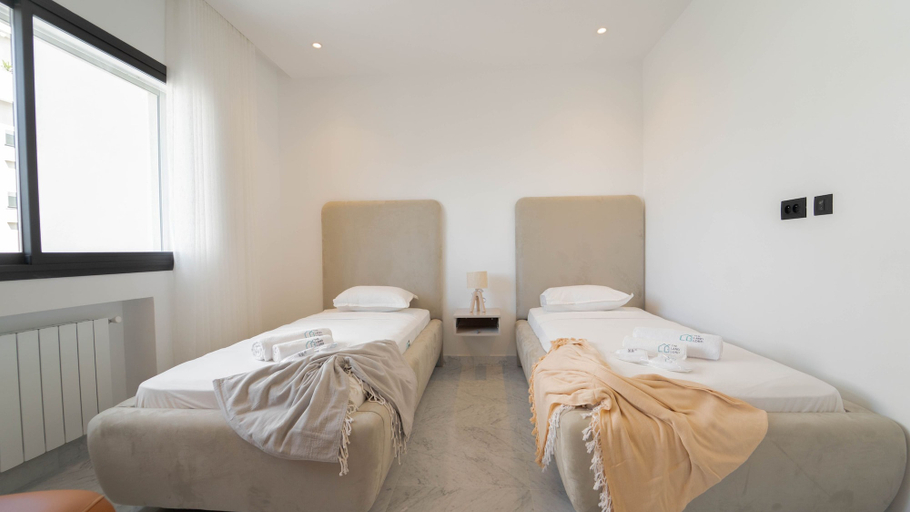 Room 4, New 2BR Sunny Balcony Jardins Carthage, Bouhaira