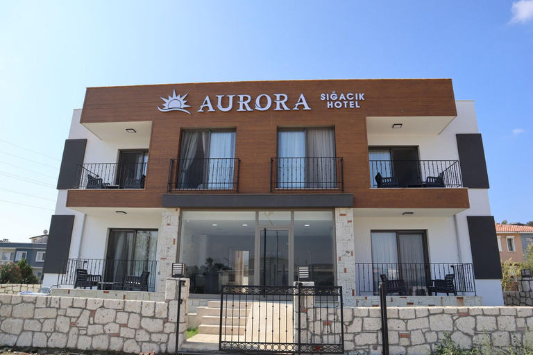 Exterior & Views