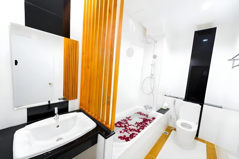 Bathroom, GT Residence Hotel, Muang Buri Ram