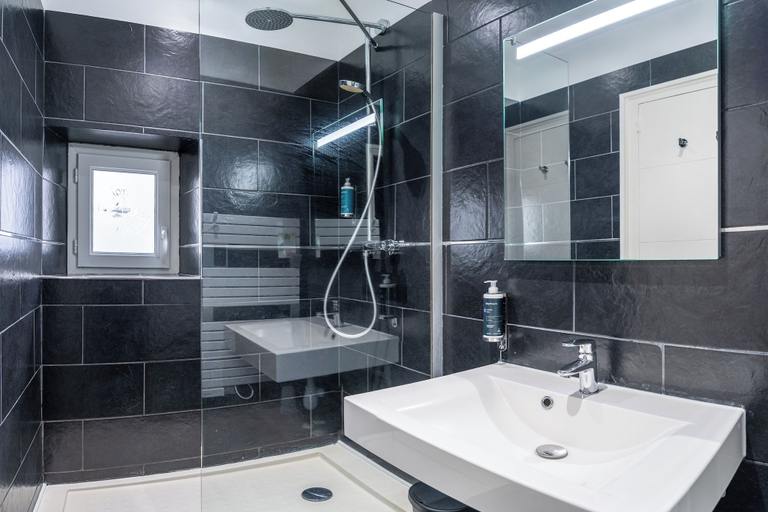 Bathroom 4, Hôtel de L'Océan et Restaurant - Coeur de Ville, Pyrénées-Atlantiques