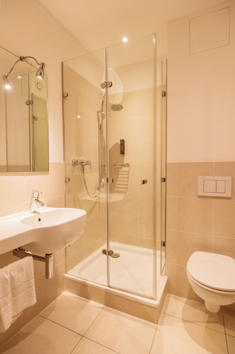 Bathroom 5, Hotel Staffler & Schreiners Restaurant, Dachau