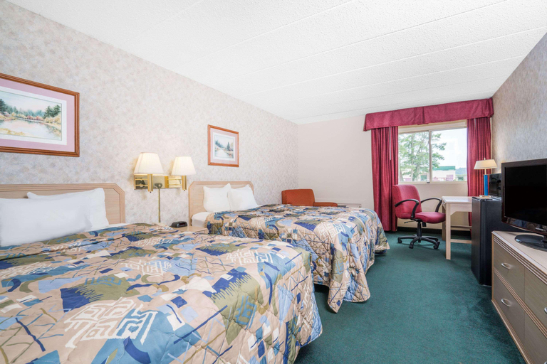 Bedroom 3, Days Inn by Wyndham La Crosse Conference Center, La Crosse