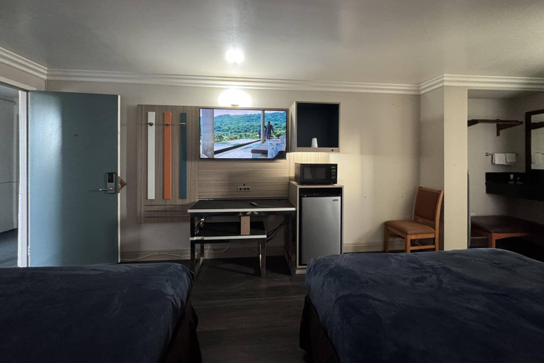 Bedroom 3, Rodeway Inn Ventura Midtown, Ventura