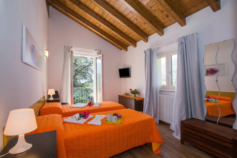 Bedroom 4, Lenno Dolcelago, Como