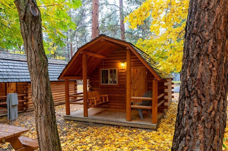 Terrace/patio 2, Gallagher Lake Camping & RV Resort, Okanagan-Similkameen