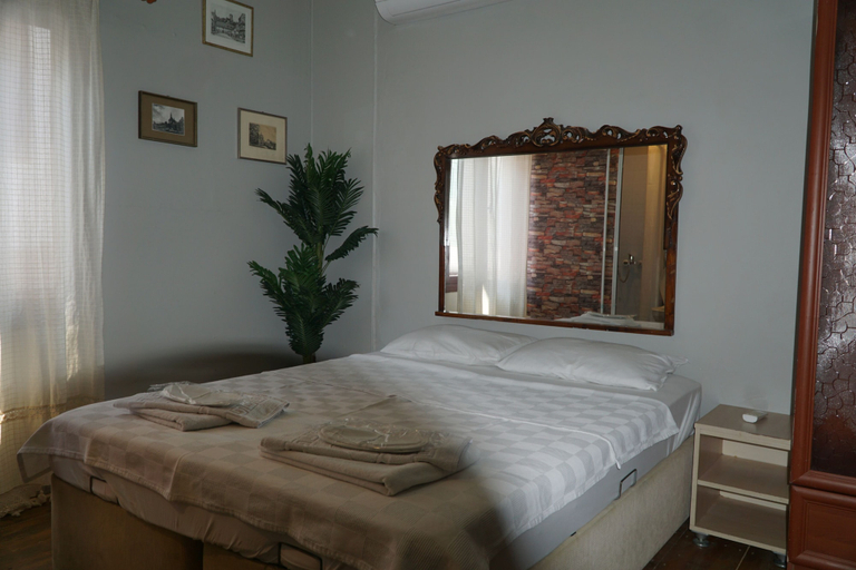Bedroom 3, burcu pansiyon, Ayvalık