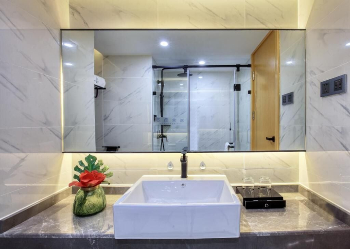 Bathroom 5, Pine House Yangshuo West Street, Guilin