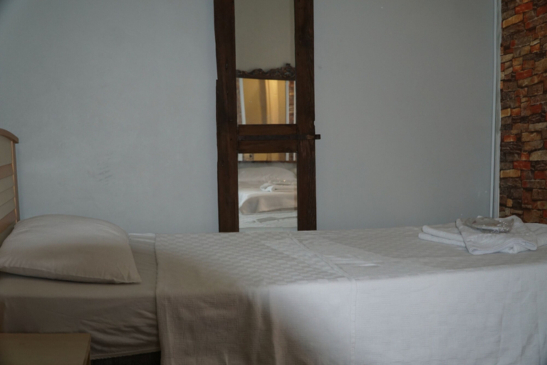 Bedroom 4, burcu pansiyon, Ayvalık