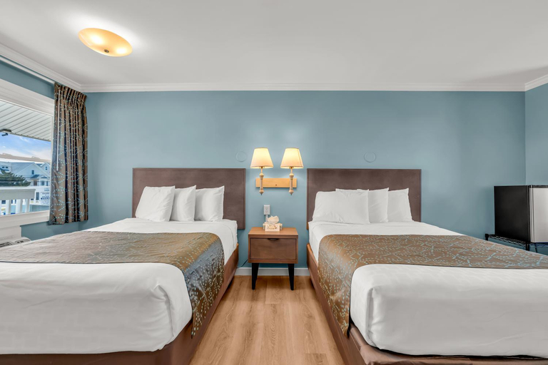 Bedroom 3, Surfside Motel, Ocean