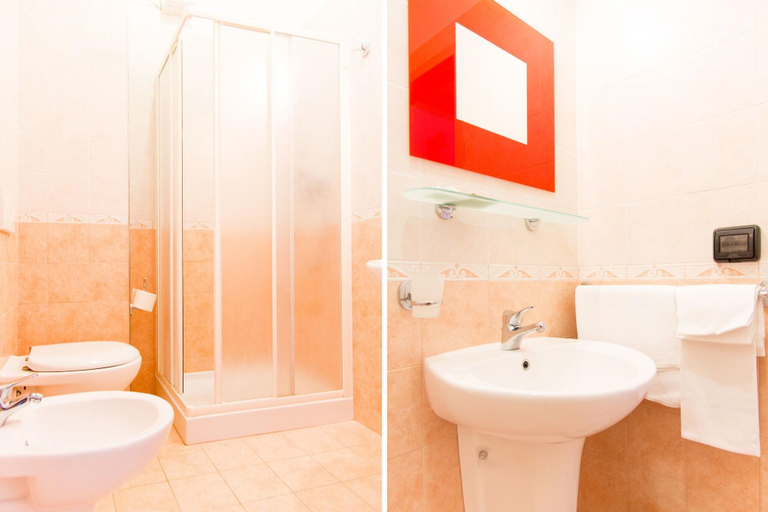 Bathroom 4, Hotel Saint Tropez, Teramo