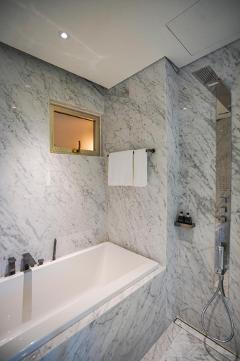 Bathroom, Regal Pavillon Villa Danang, Da Nang