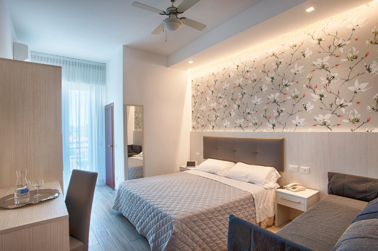 Bedroom 2, Hotel Mirabel, Rimini