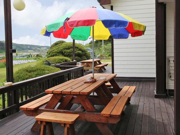 Others 1, Anmyeondo Chingunae Pension, Taean