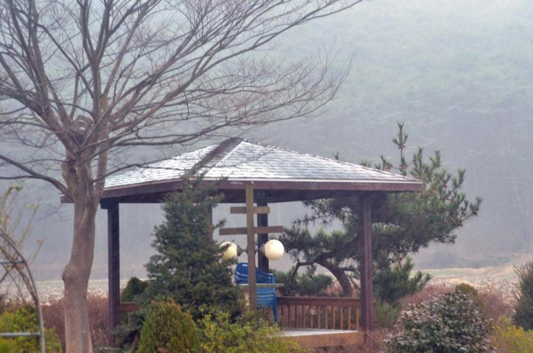 Others 5, Anmyeondo Chingunae Pension, Taean