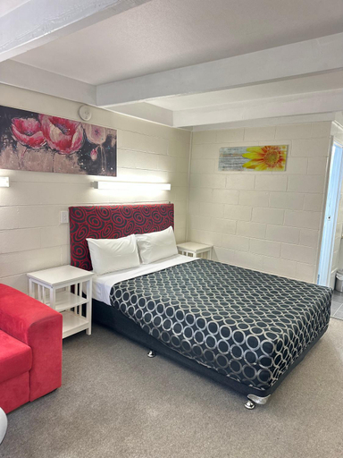 Others 5, Charles Sturt Motor Inn, Bland