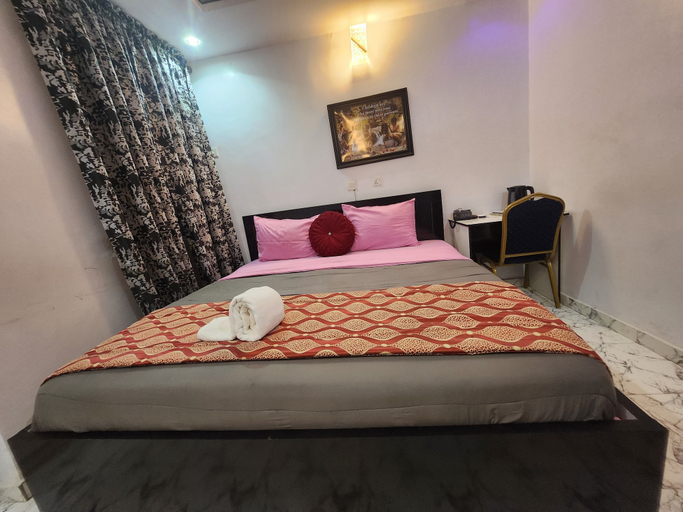 Room 5, De-prominent hotel and suites, Obafemi-Owode