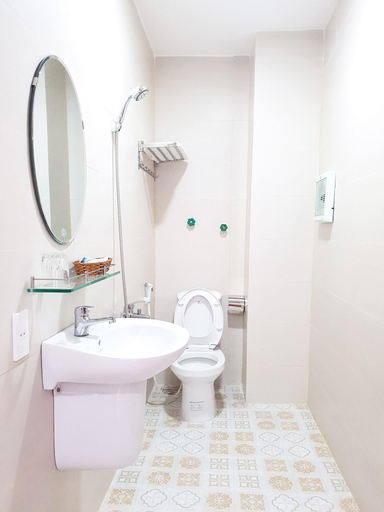 Bathroom 4, Phu Tai Center Hotel, Qui Nhơn