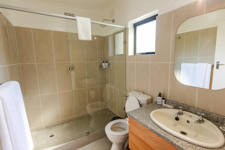 Bathroom 5, Mountain Inn, Mbabane East