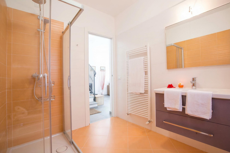 Bathroom 5, Lenno Dolcelago, Como