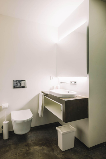 Bathroom 2, ORM- Saraiva de Carvalho apartments, Porto