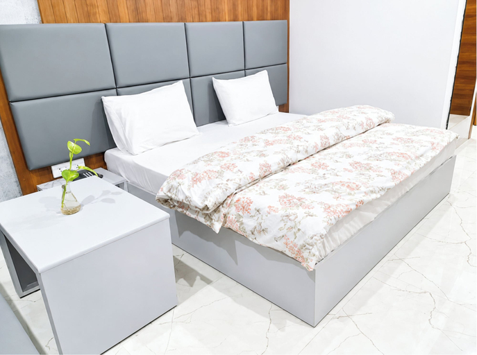 Room 5, Hotel Prem Manor Roorkee, Hardwar