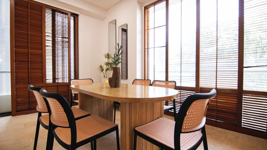 Dining 5, TRACY AVALON TOWER, District 1