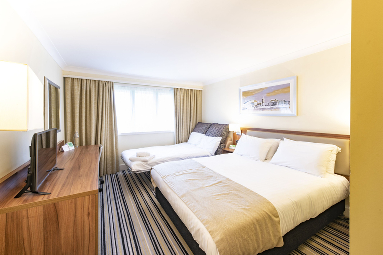 Bedroom 3, Holiday Inn Cardiff - North M4 by IHG, Cardiff